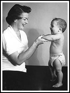 An image of Marion Donovan with a baby wearing the boater